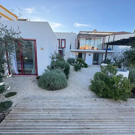 Πανσιόν Charme With Poll - Center